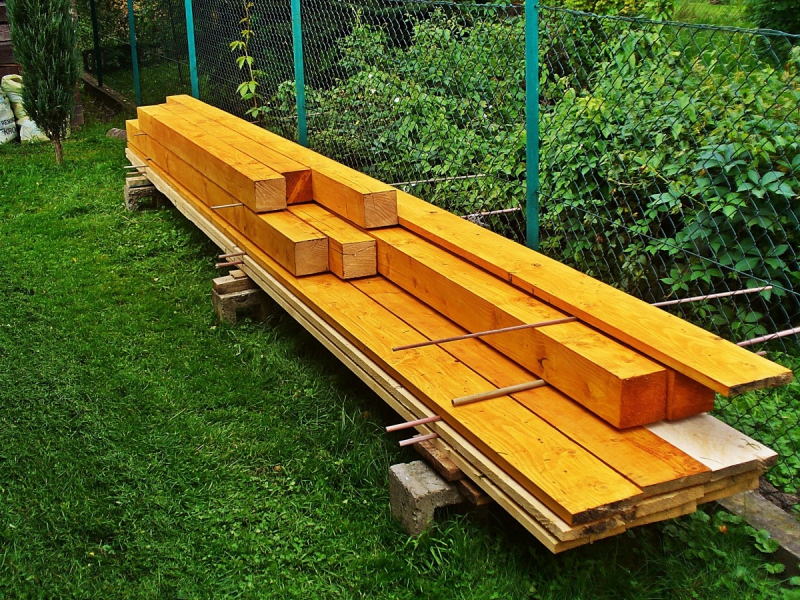 ebeniste-LA TURBIE-min_boards_the_rafters_joinery_tree_painting_wood_colored_paint-871508